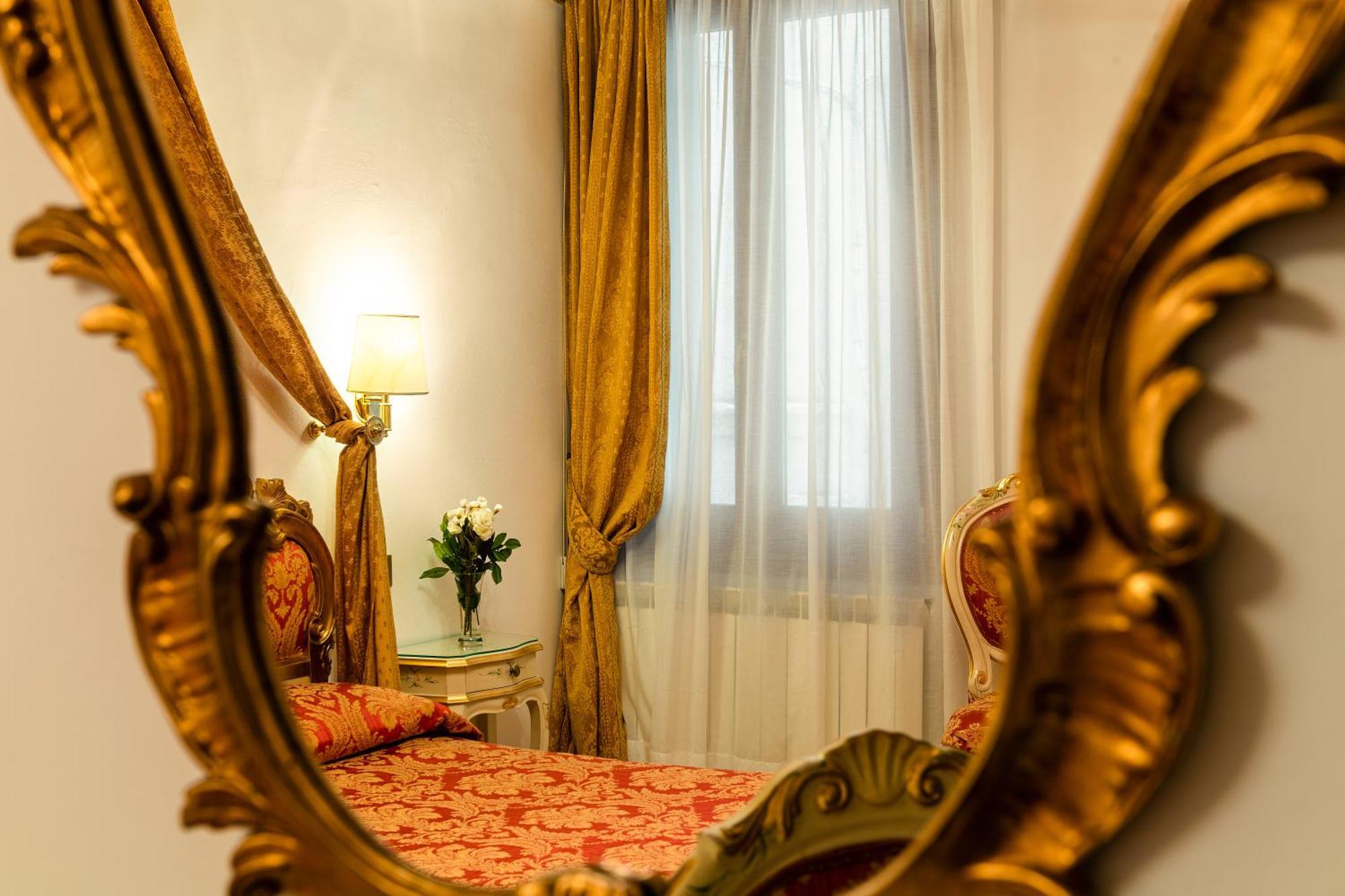 Hotel Al Vagon Venesia Bagian luar foto