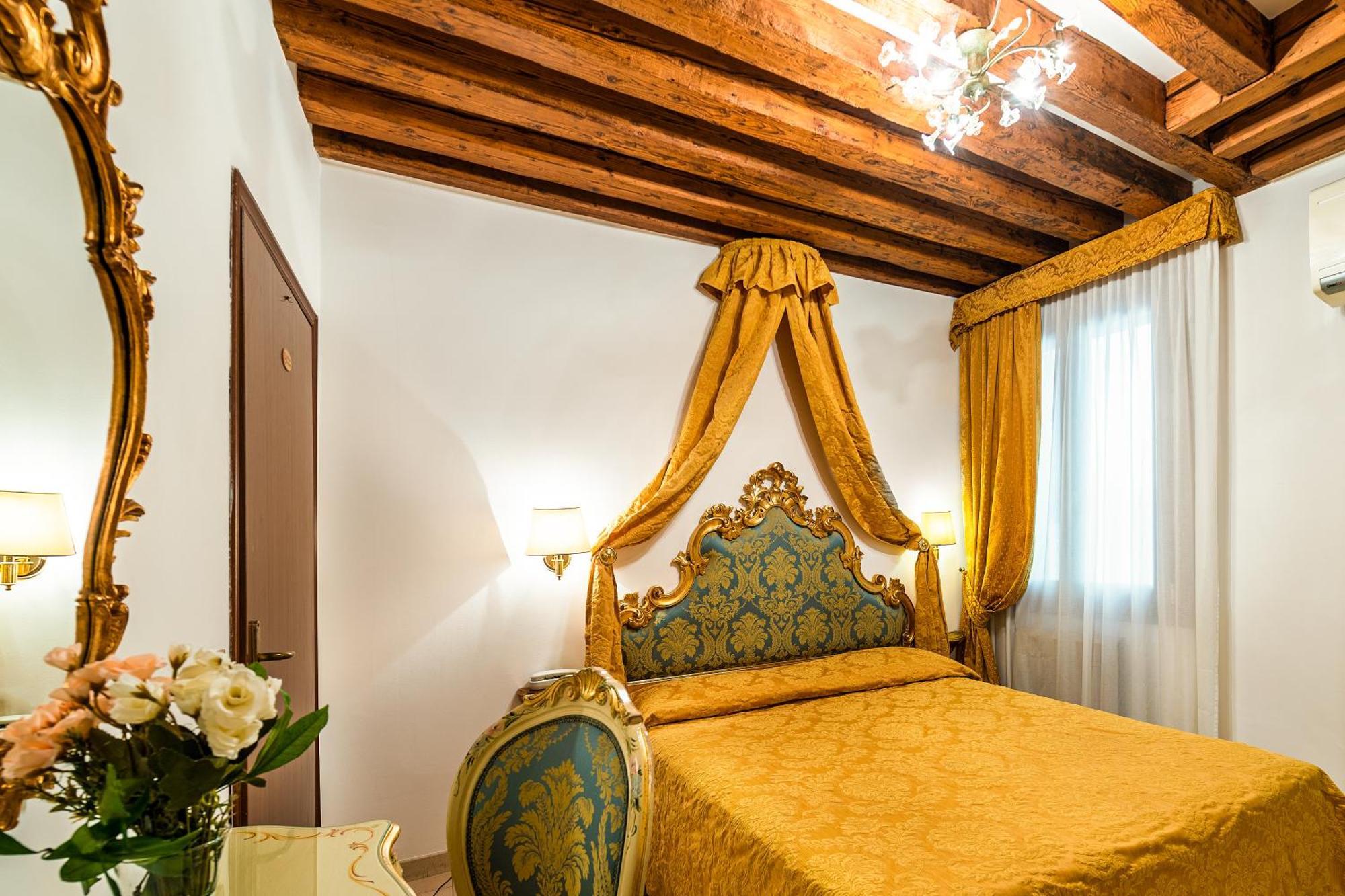 Hotel Al Vagon Venesia Bagian luar foto