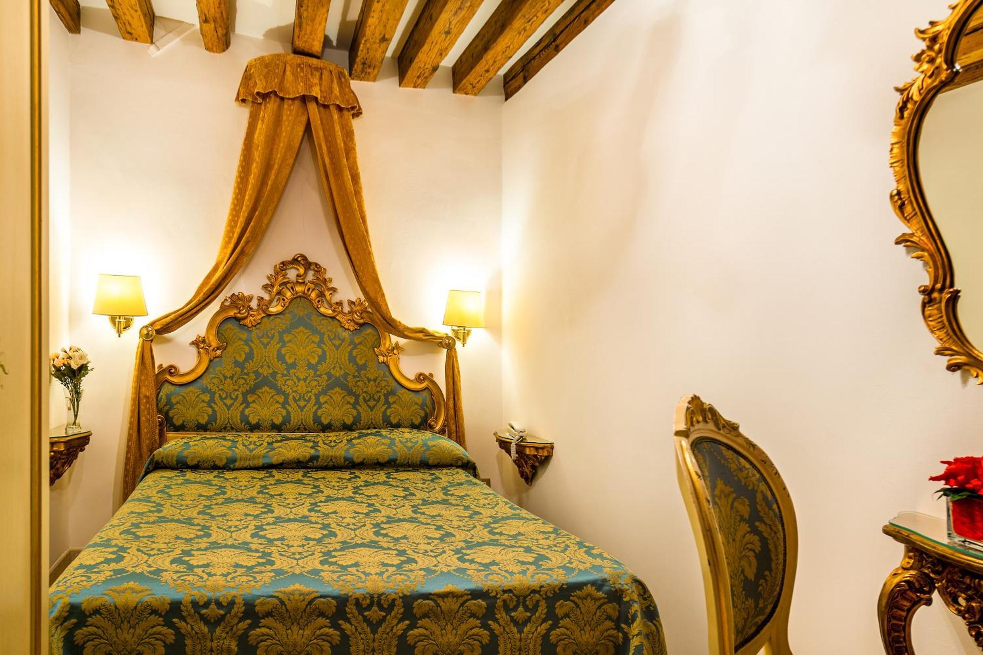 Hotel Al Vagon Venesia Bagian luar foto