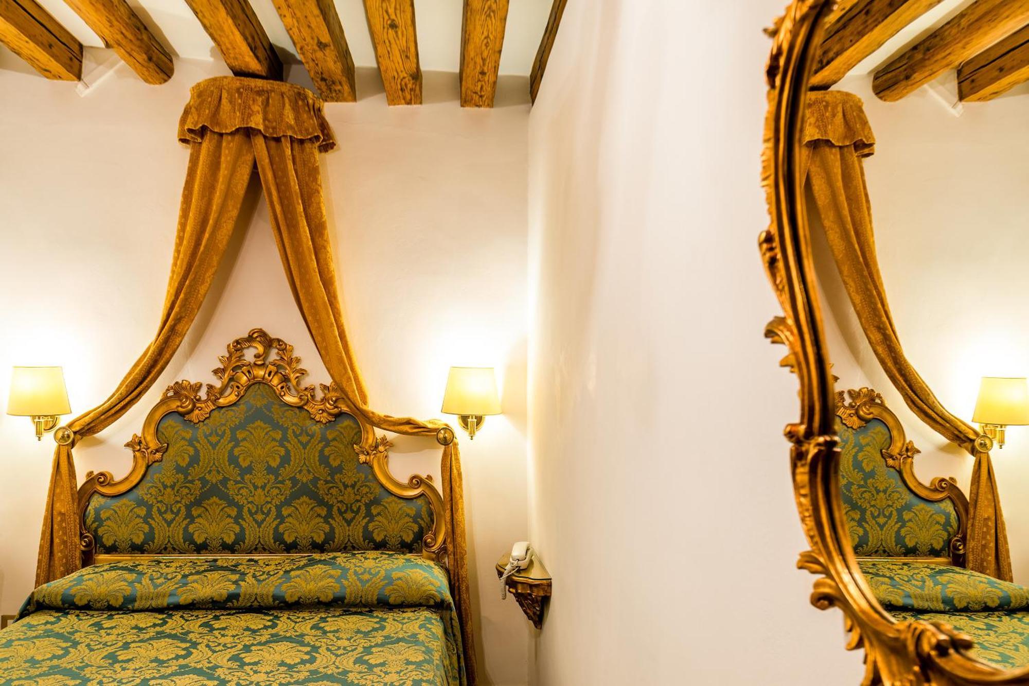 Hotel Al Vagon Venesia Bagian luar foto