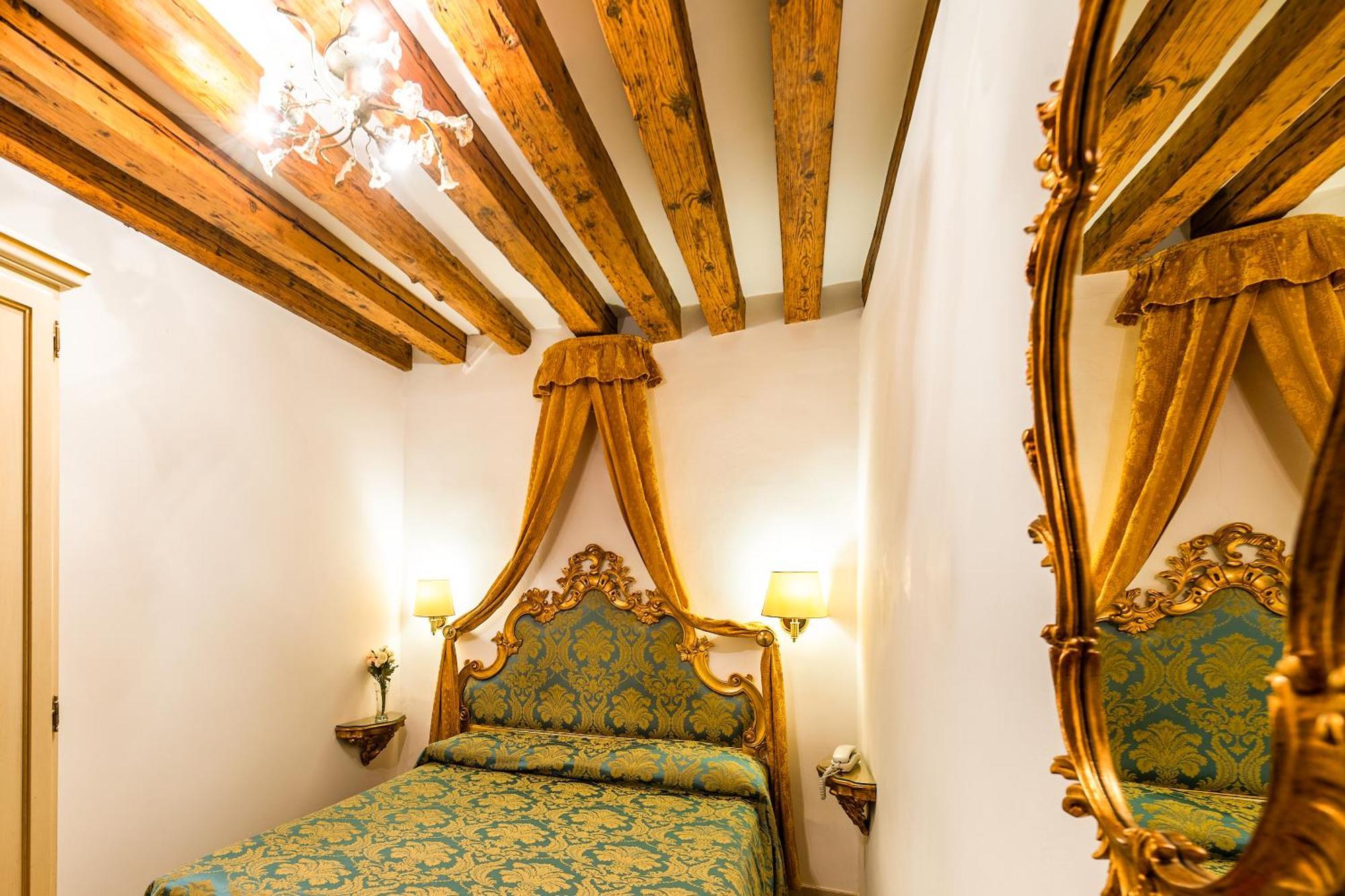 Hotel Al Vagon Venesia Bagian luar foto