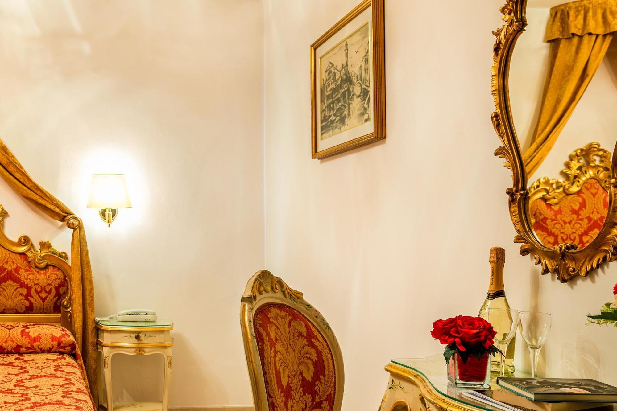Hotel Al Vagon Venesia Bagian luar foto