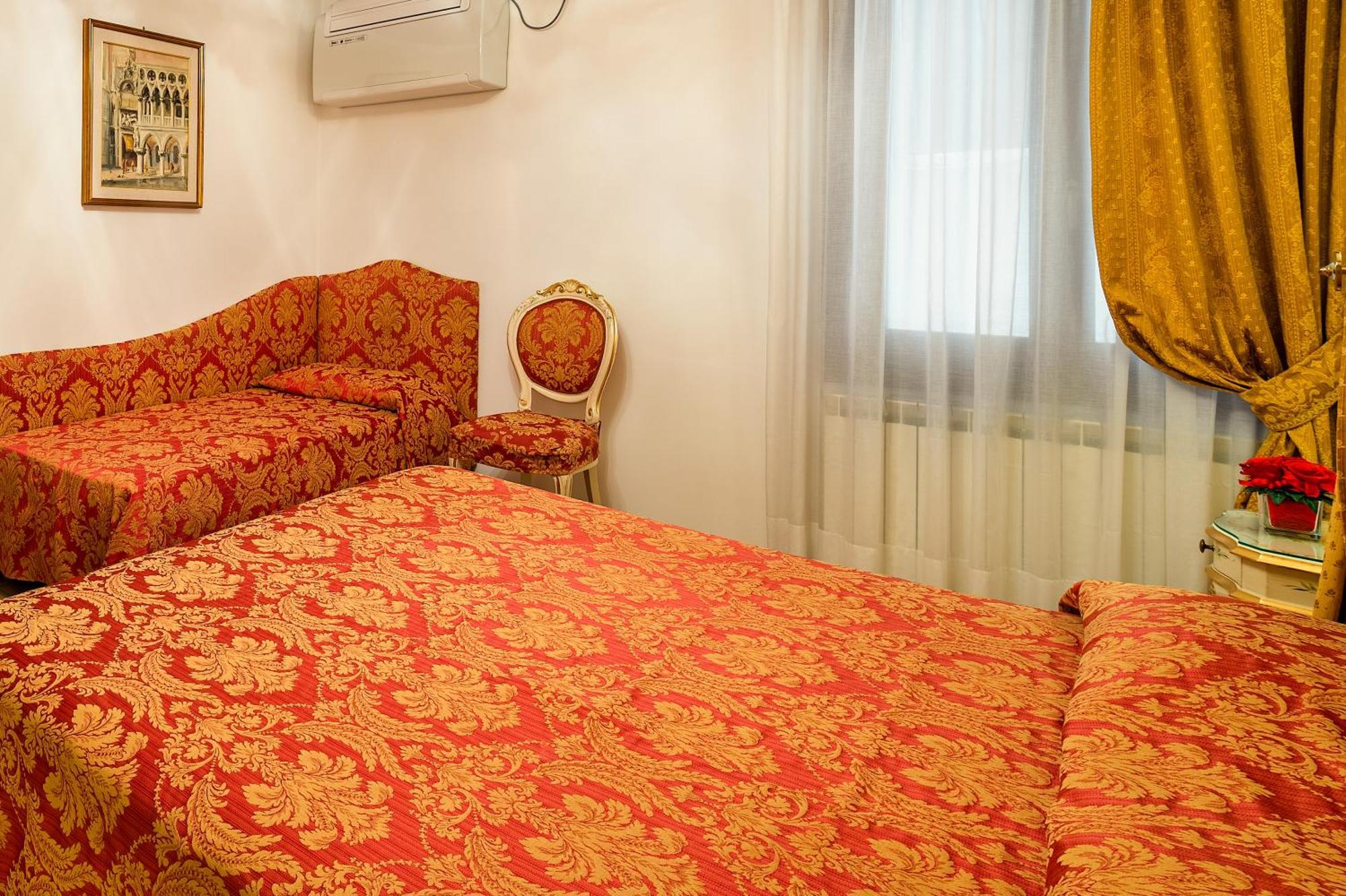 Hotel Al Vagon Venesia Bagian luar foto