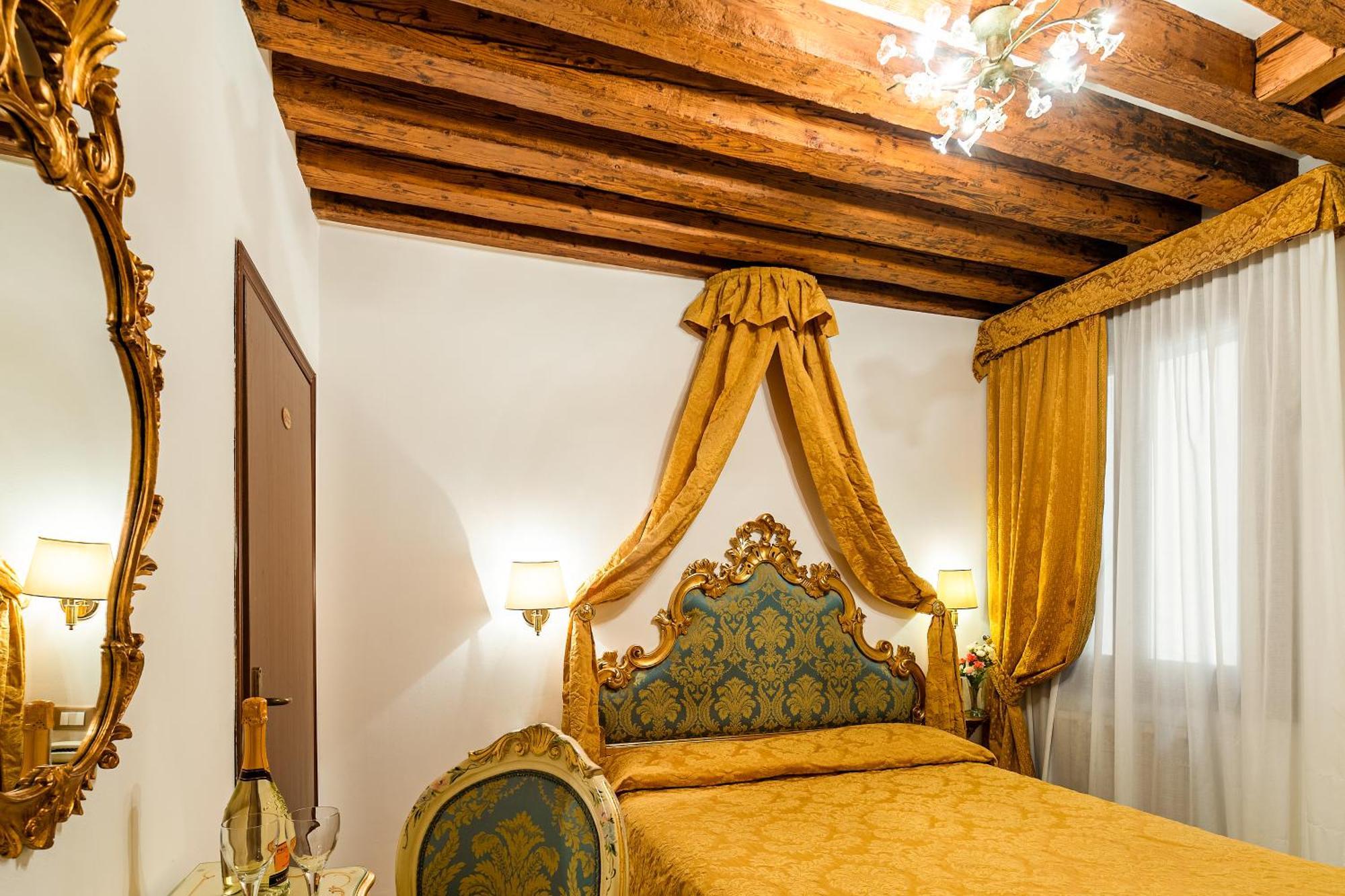 Hotel Al Vagon Venesia Bagian luar foto