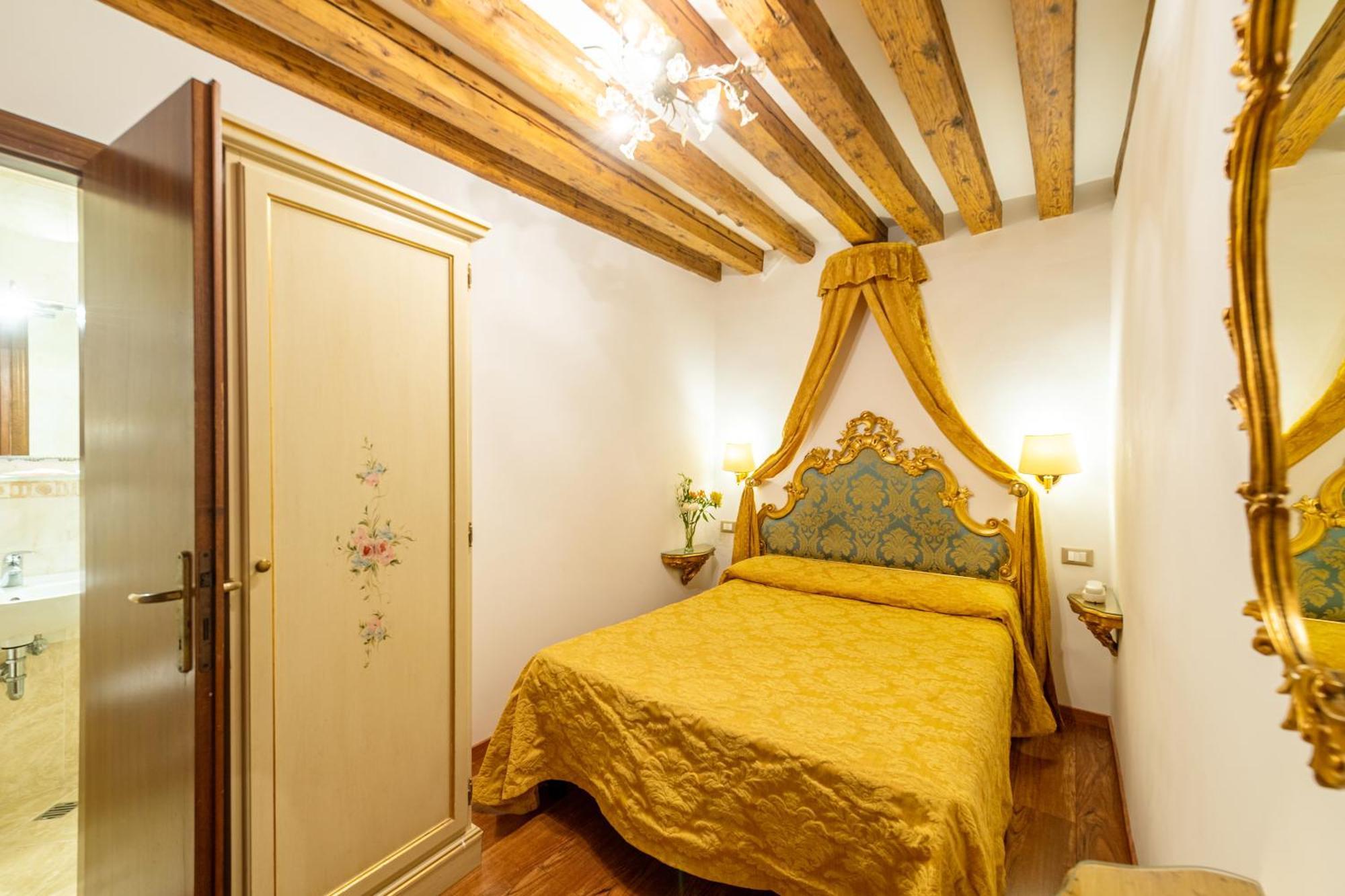 Hotel Al Vagon Venesia Bagian luar foto
