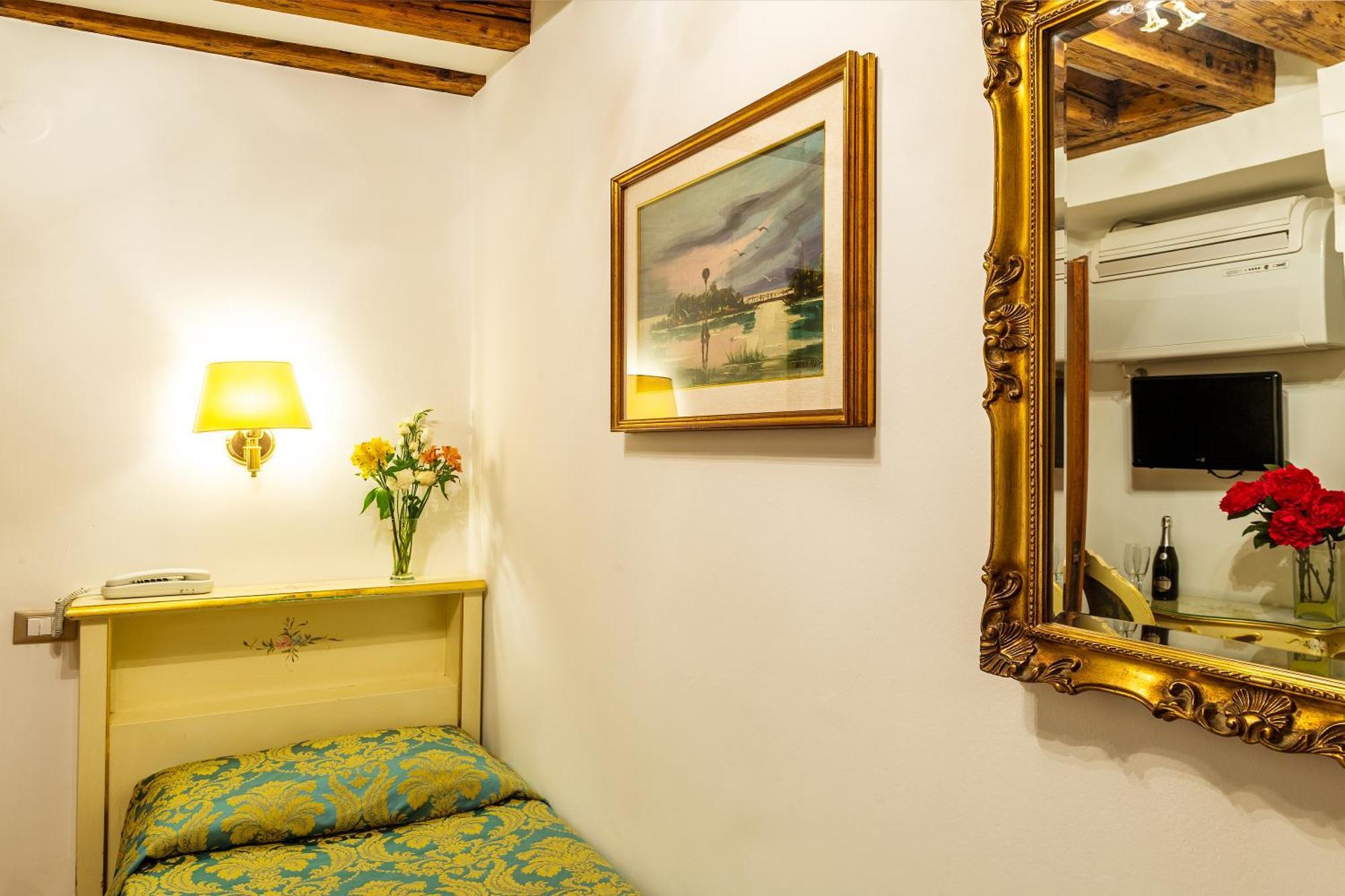Hotel Al Vagon Venesia Bagian luar foto