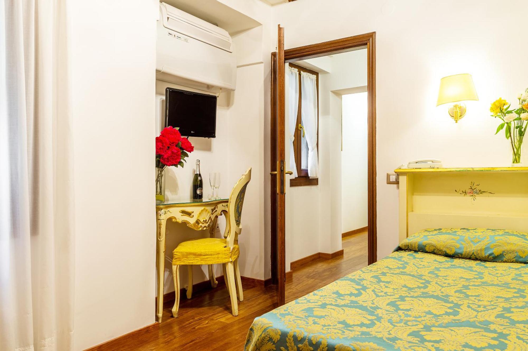 Hotel Al Vagon Venesia Bagian luar foto