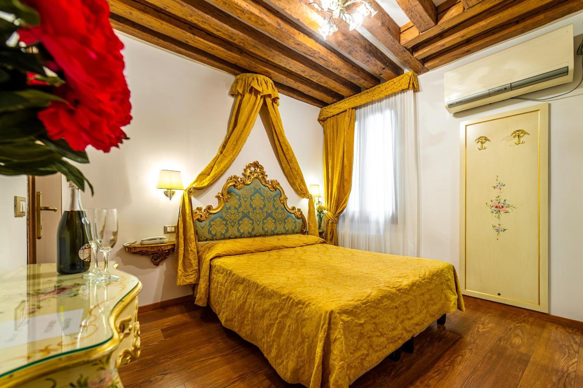 Hotel Al Vagon Venesia Bagian luar foto