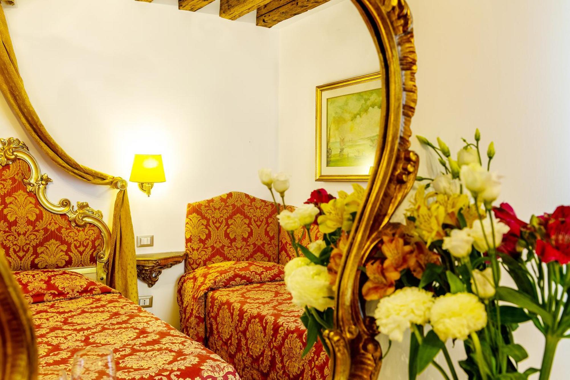 Hotel Al Vagon Venesia Bagian luar foto