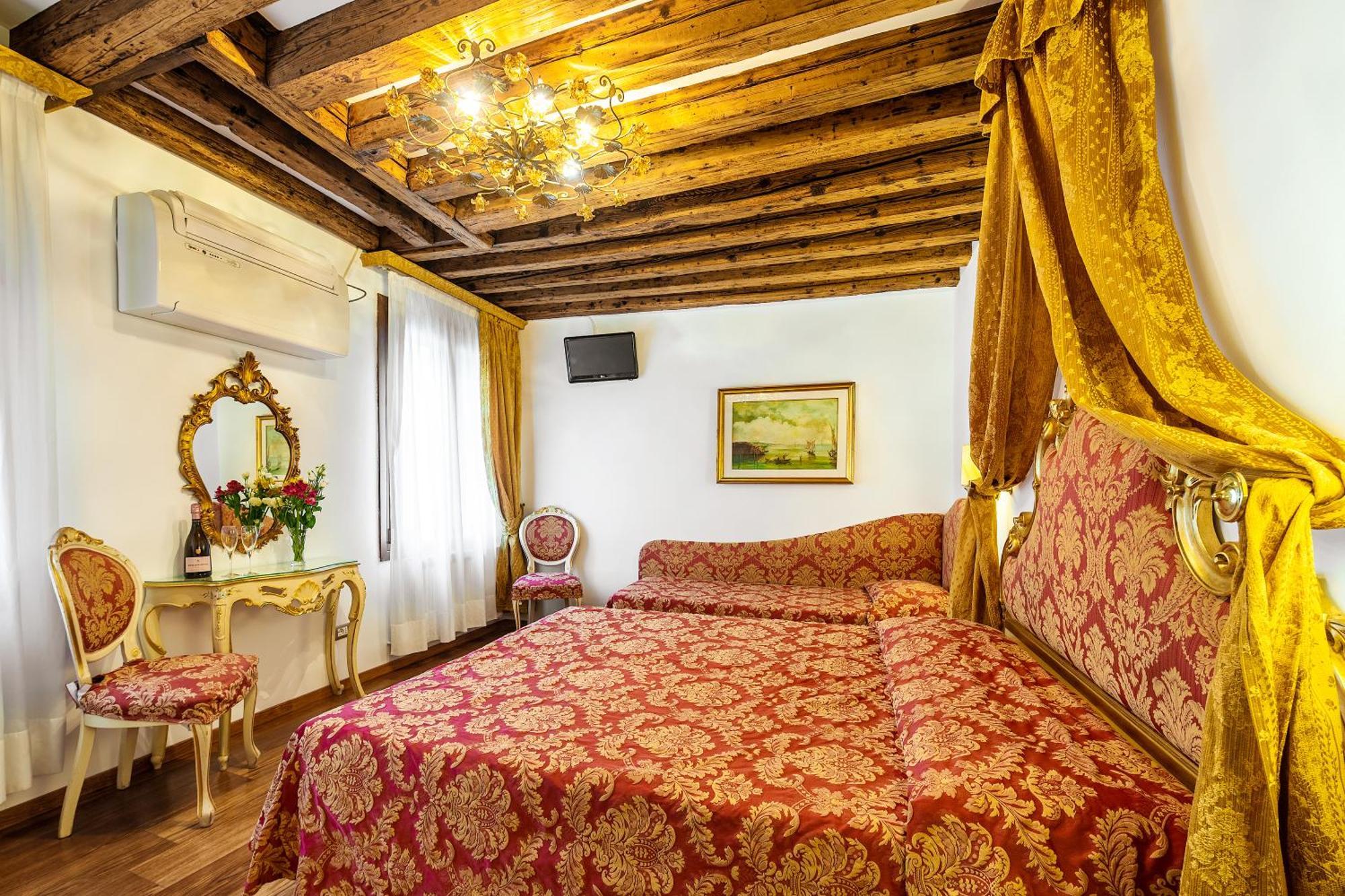 Hotel Al Vagon Venesia Bagian luar foto