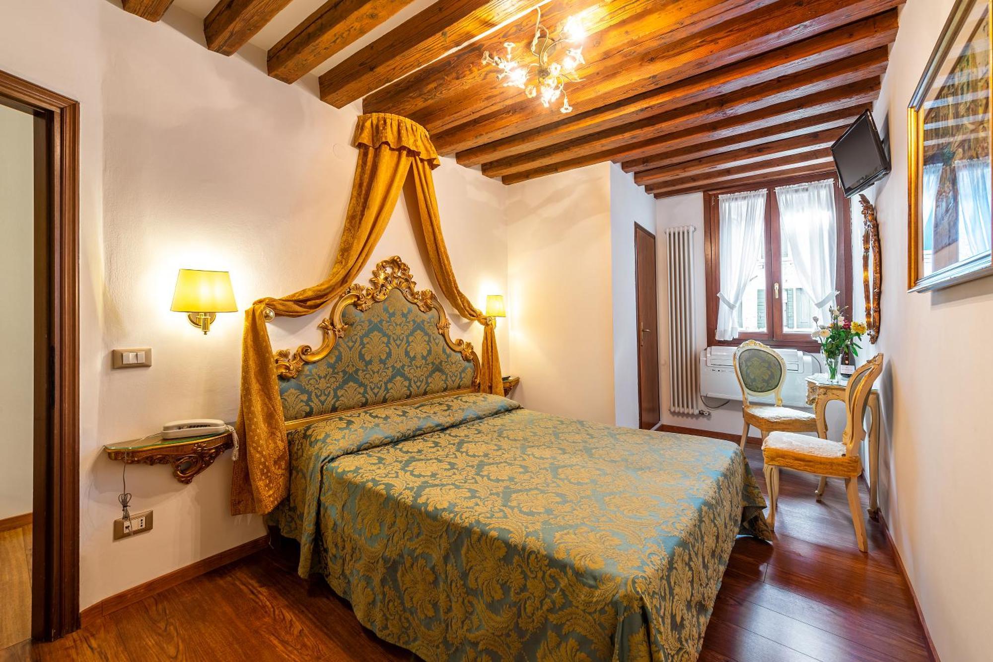 Hotel Al Vagon Venesia Bagian luar foto