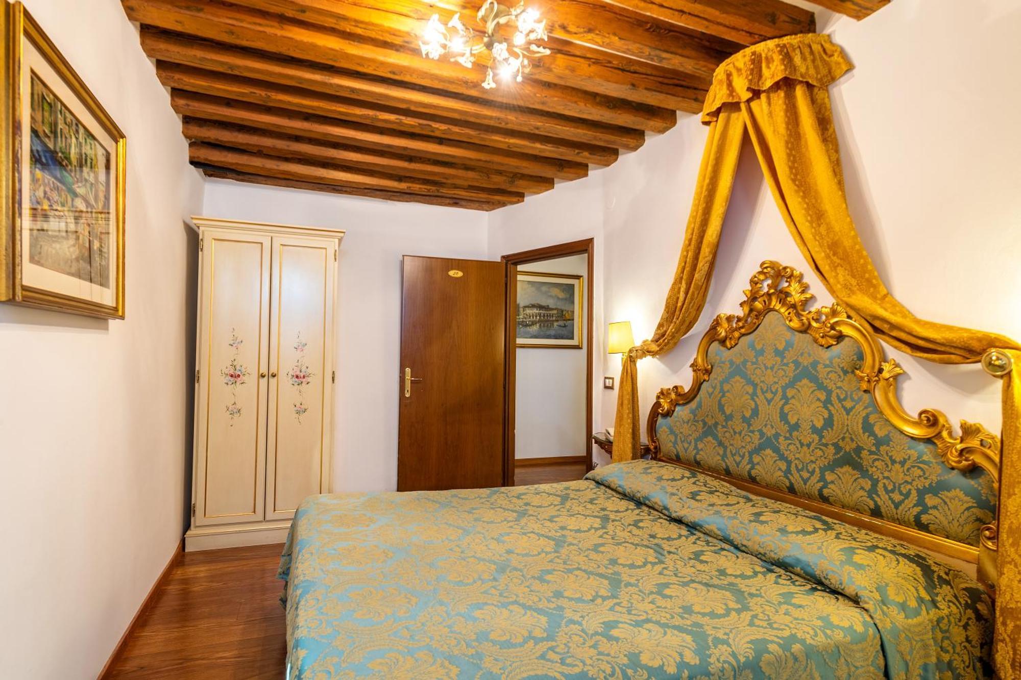 Hotel Al Vagon Venesia Bagian luar foto