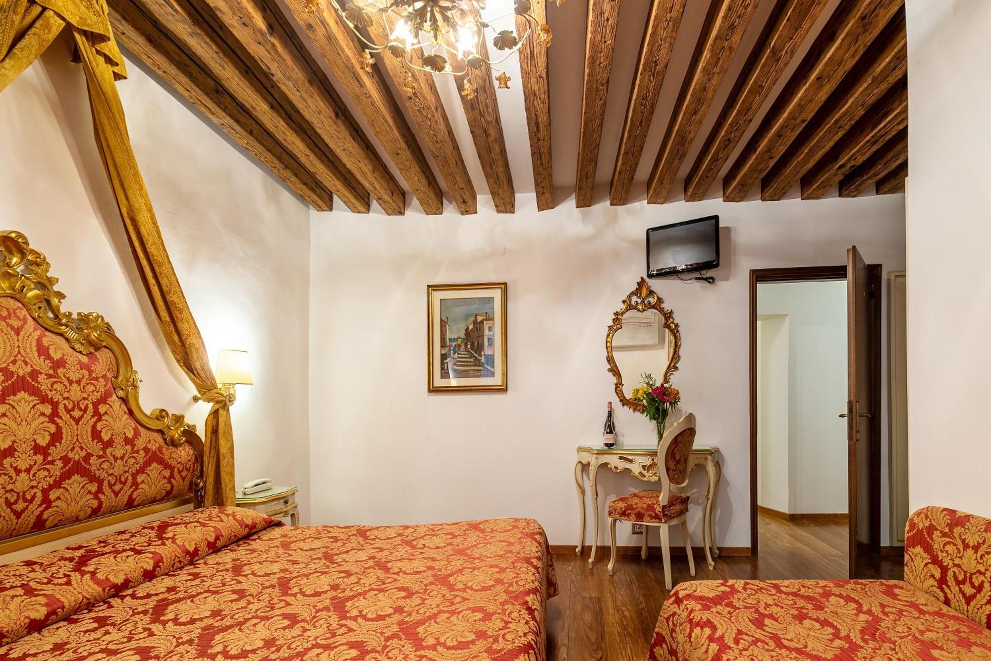 Hotel Al Vagon Venesia Bagian luar foto