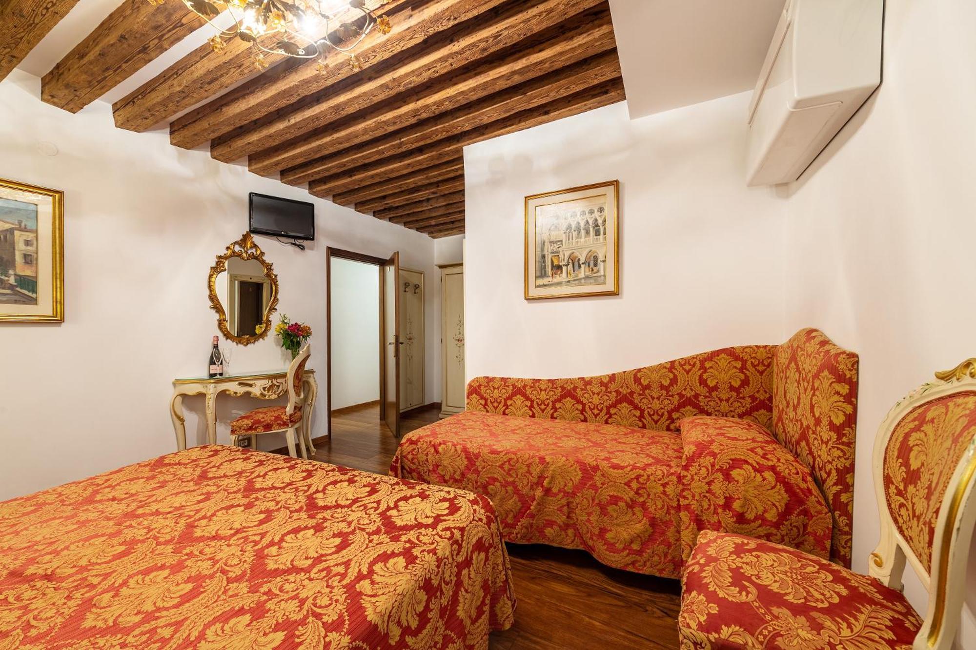 Hotel Al Vagon Venesia Bagian luar foto